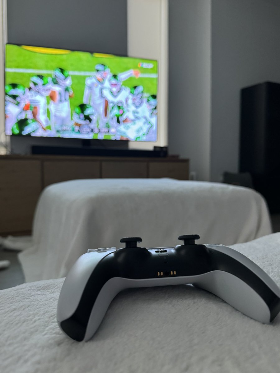 This game has 15 more minutes or that button is getting pressed