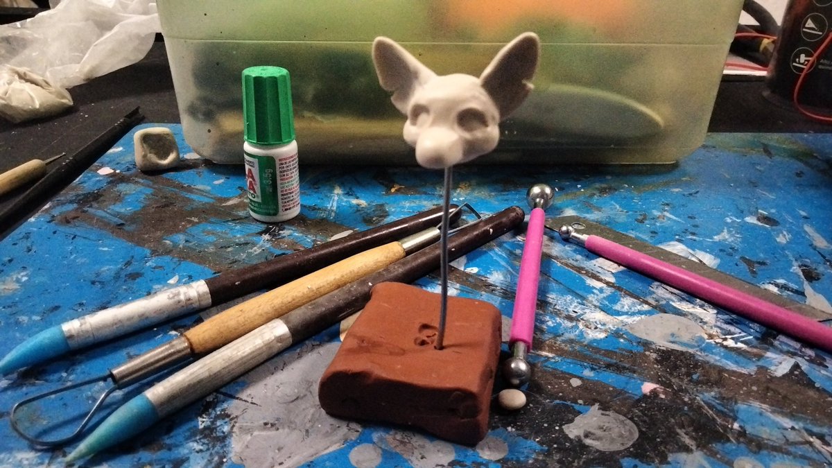 Empecé a trabajar en una idea que ha cruzado mi mente desde hace un par de años... Estaré subiendo el progreso de la misma