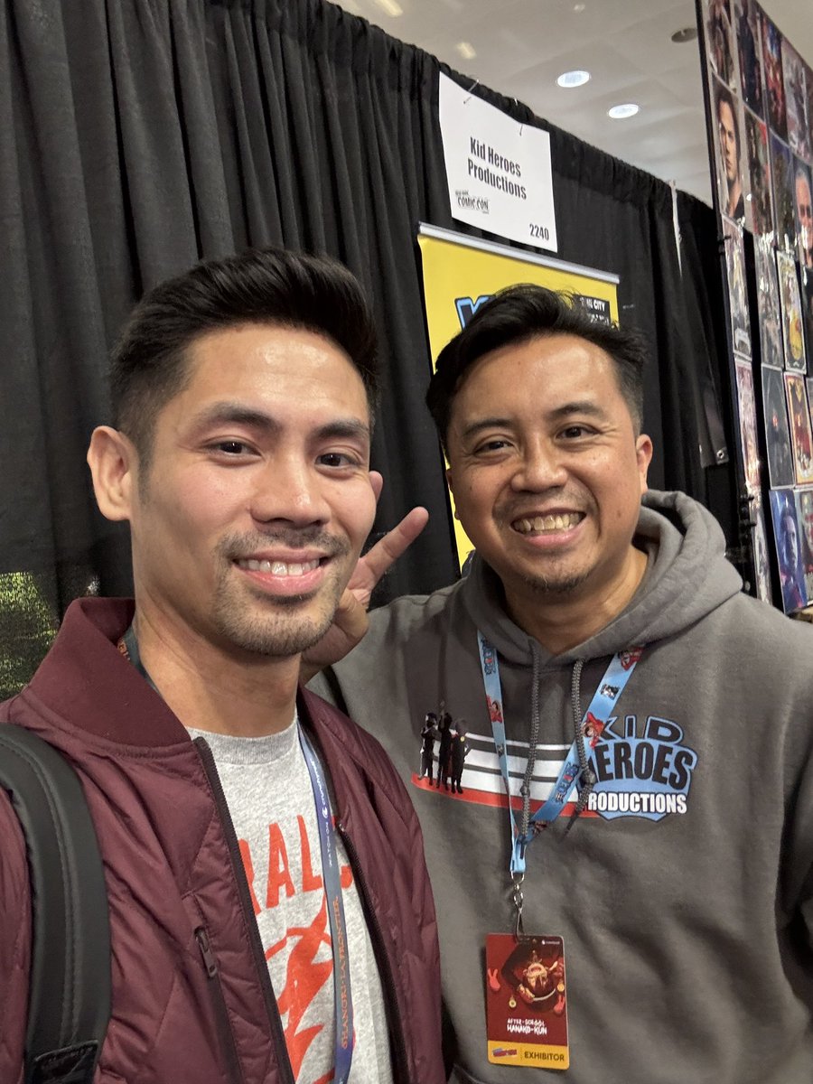 thejetlabb's tweet photo. Awesome time at @NY_Comic_Con sharing my new covers! Thank you @kidheroes Shoutout to my wife for holding it down at home w baby J! https://t.co/WsHPxo9Cjk