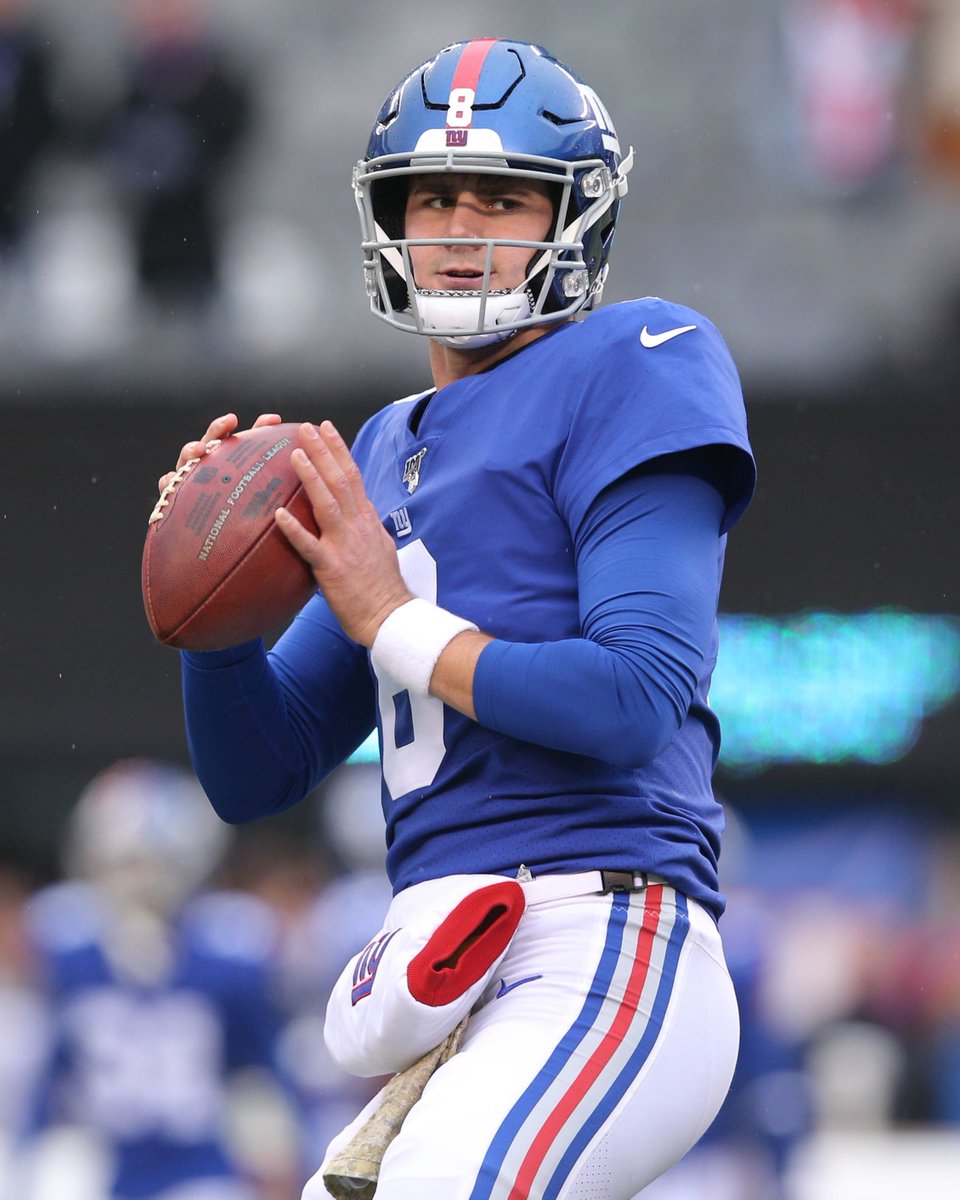 CRAZY: #Giants QB Daniel Jones is the only starting QB with ZERO passing touchdowns in 6 straight home games since 2000.

🤯

JONES HISTORICALLY BAD RUN CONTINUES.