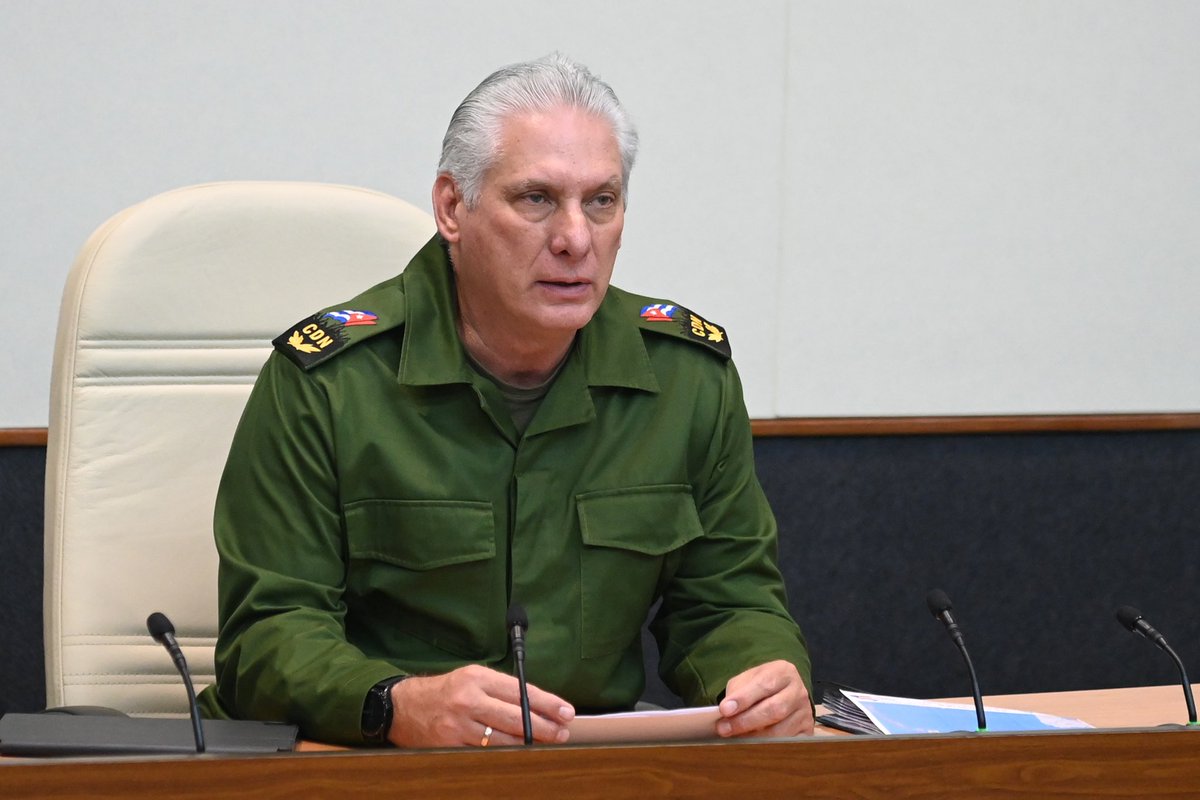🇨🇺| El presidente del Consejo de Defensa Nacional, <a href="/DiazCanelB/">Miguel Díaz-Canel Bermúdez</a>, chequeó esta tarde noche la situación que atraviesa el país con la desconexión del sistema eléctrico nacional y el impacto del huracán Oscar por el oriente de la Isla.

#UnidosXCuba