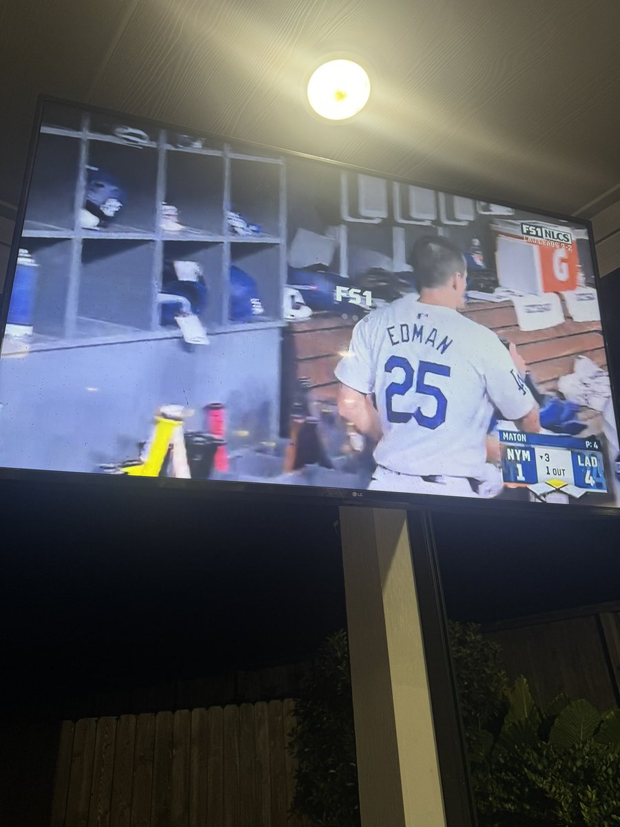 LarryJohns13's tweet photo. @Xfinity 
Would love to watch the game https://t.co/j8UjJRPGeZ