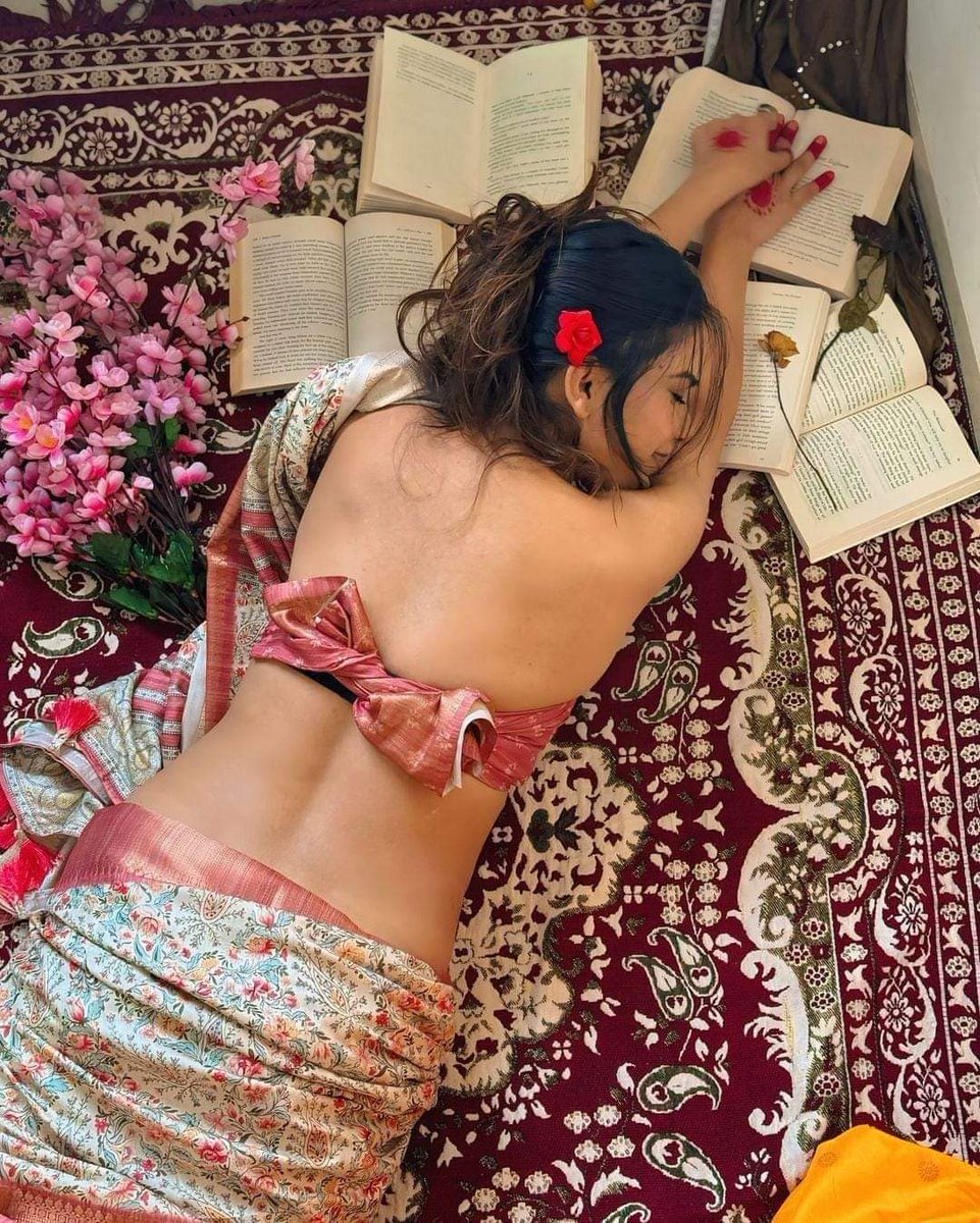 Aryasharma0012's tweet photo. #TerrorAttack #Blast #BishnoiGang  #Arrest_Richa_Rajput #T20WorldCupFinal #Eyes_on_you #करवाचौथ_है_पाखंड_पूजा #BenefitsOfMeditation
आओ समेट दूं तुम्हारी इन किताबों को.,
यूं बिखरा बिखरा कुछ अच्छा नहीं लग रहा.. 🤩🤝 https://t.co/MqjzZ94Hp2
