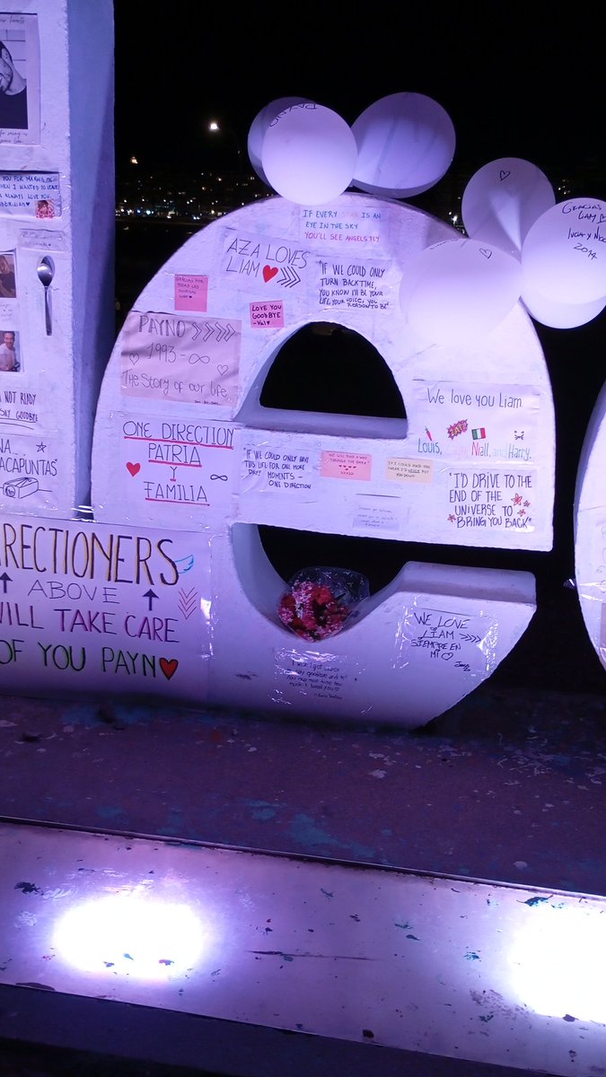 bruxlt's tweet photo. Fui hasta el memorial de liam, hicieron algo precioso https://t.co/4mn5R7DaaK
