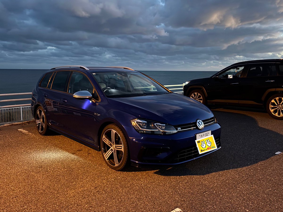 zc32s12345's tweet photo. volkswagen golfR7.5 variant
納車しました!
そしてスイフトスポーツ6年間ありがとう
納車して思ったことはワイパー逆なのが大変です。笑
#volkswagen #フォルクスワーゲン
#golfr
#golfvariant https://t.co/mmabqADa3Y