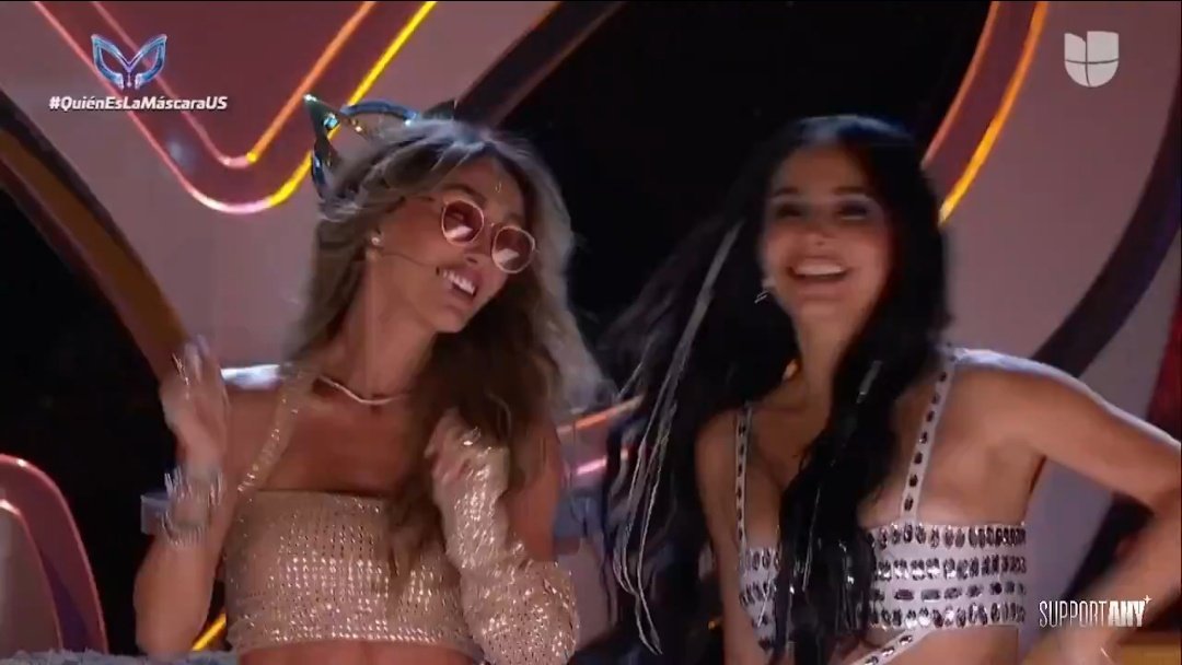 cryanahi's tweet photo. serviu entrada triunfal, entregou carisma, dançou, tem uma energia linda com os colegas, interagiu devidamente com os personagens, entregou plot twist, se divertiu e tudo sem deixar o profissionalismo de lado anotando o que conseguia 

obrigada pela sua entrega, anahi ❤️ https://t.co/rTaDFsBRvu