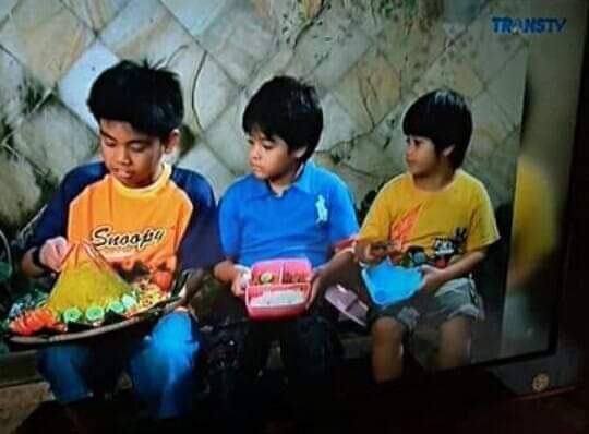 hari pertama makan siang gratis