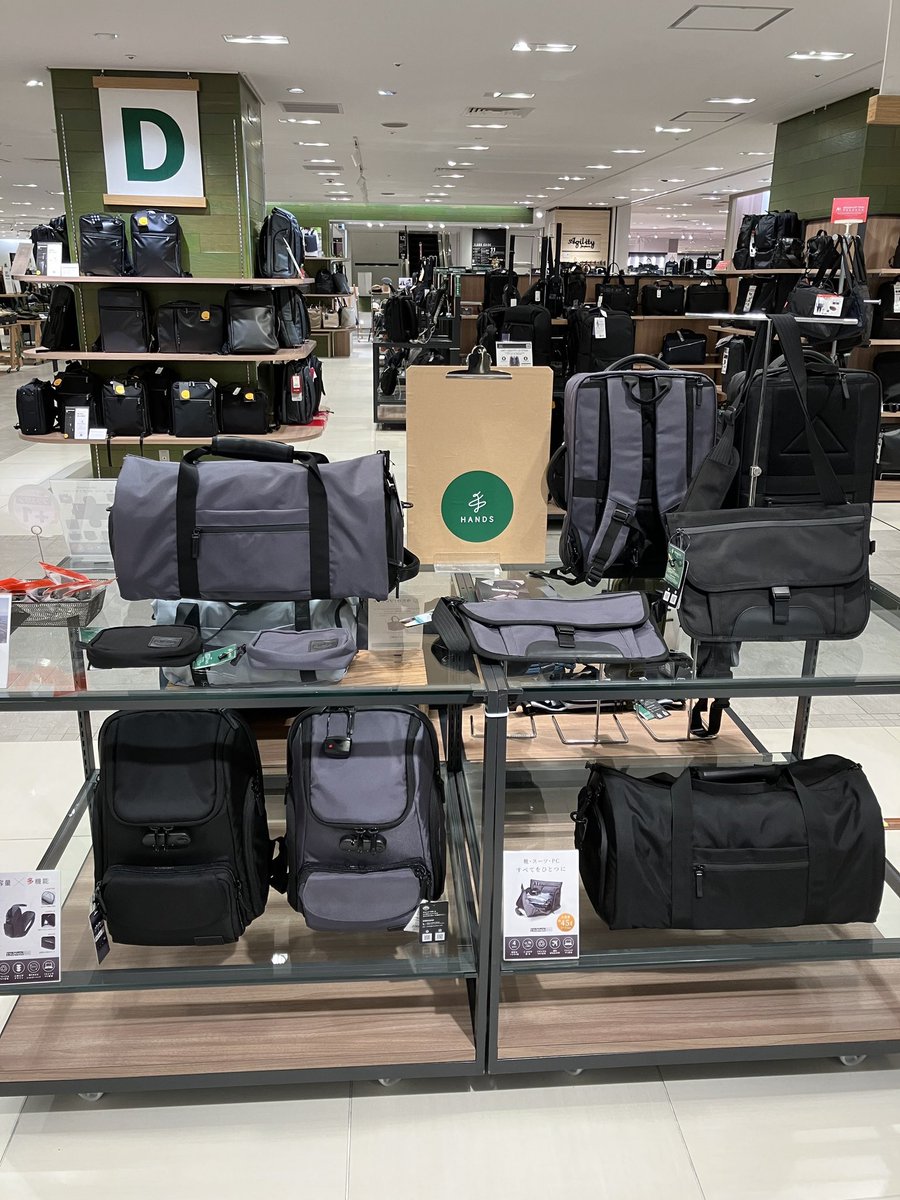 Hands_Umeda's tweet photo. SIMCLEAR鞄のイベントはハンズ梅田店で開催中です。ボディバッグをはじめリュック、ボストンバッグなど種類が豊富です。是非店頭にてご覧ください。
税込み3300円から
（11Fなか）
#SIMCLEAR #シムクリア https://t.co/Y7OVuwOT17