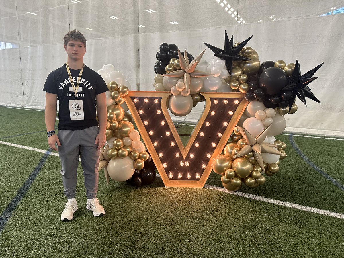 ReidC_2's tweet photo. Thank you again to @CoachMuh_Lank @Coach_Lea @NickyV05 @VandyFootball for the great Game Day Visit this weekend! I really enjoyed our conversations and looking forward to coming back to Vandy soon! ⚓️⬇️ #AnchorDown #OneOfOne

@EHSBRAthletics @GridironFootbal @RecruitLouisian @BDPRecruiting @Godsgift_Nate @coach_pat84 @Marchen44