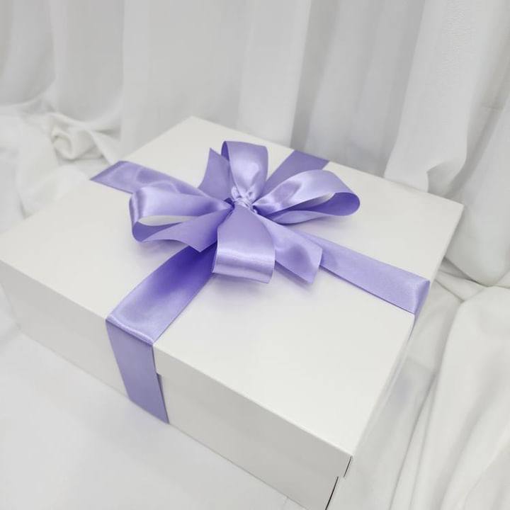 tash_kim_'s tweet photo. Our gifts for #KimJiWon has safely being delivered to HZ on Saturday. We are so happy that we can give something from Malaysia to our actress for her bday.

#HappyGeewoniiDay
#HappyJiwonDay https://t.co/hGKZfIn3QR