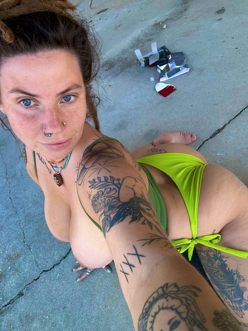 do you like blue eyed girls?!? 💎  https://t.co/v07VxQkGgL https://t.co/8nv8pHNq1l