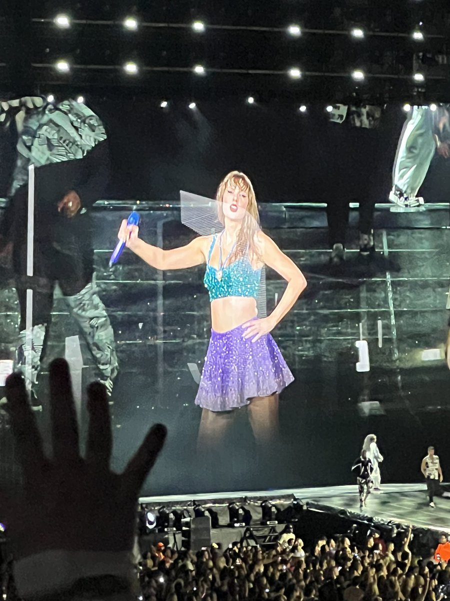 swifferupdates's tweet photo. 🏟| 💙💜 for 1989 Miami N3! #MiamiTSTheErasTour https://t.co/hbHqpHDTm5