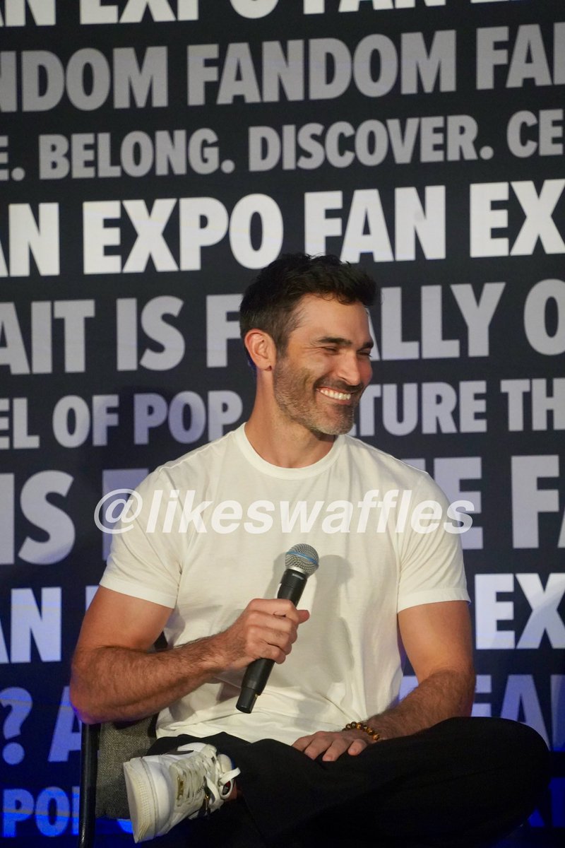 likeswaffles's tweet photo. #TylerHoechlin #DallasFanFest https://t.co/EckxSqVlN1