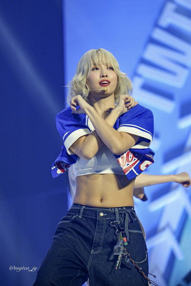 kpopsapphic's tweet photo. Momo (Twice) https://t.co/sKBLCkXalw