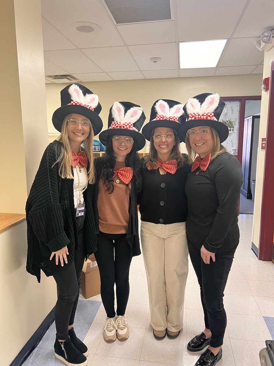 Tea party and “Alice in Wonderland” performance by REV theatre to celebrate the end of our classic tales unit! 🫖
