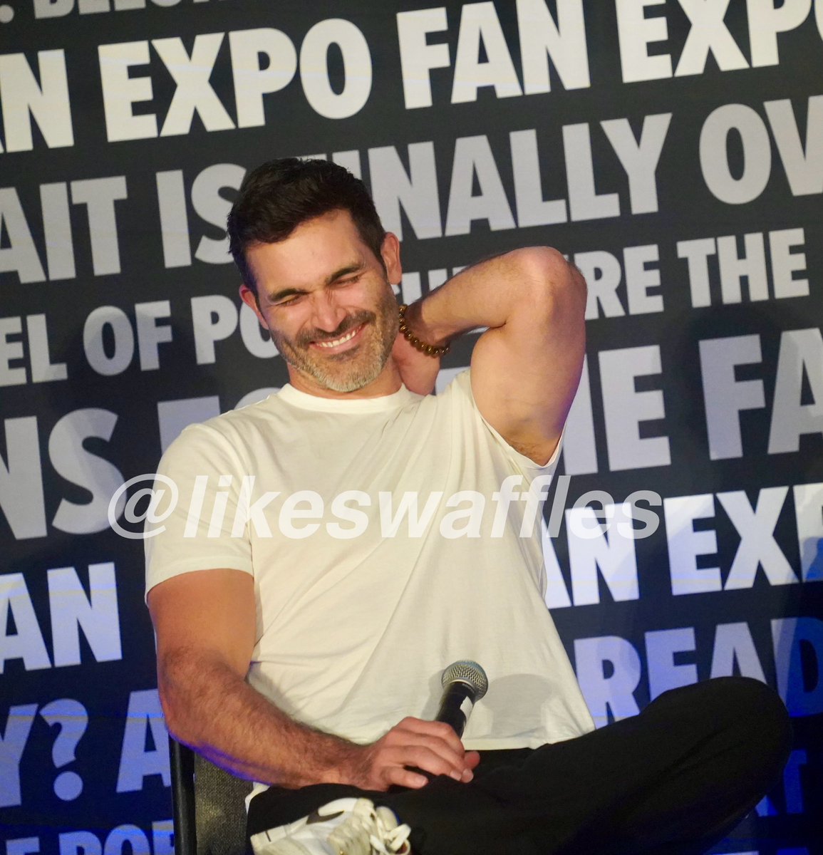 likeswaffles's tweet photo. #TylerHoechlin #DallasFanFest https://t.co/wF6Pd5O2HU