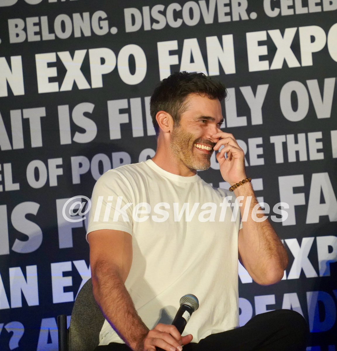 likeswaffles's tweet photo. #TylerHoechlin #DallasFanFest https://t.co/2im1Ro5aWY