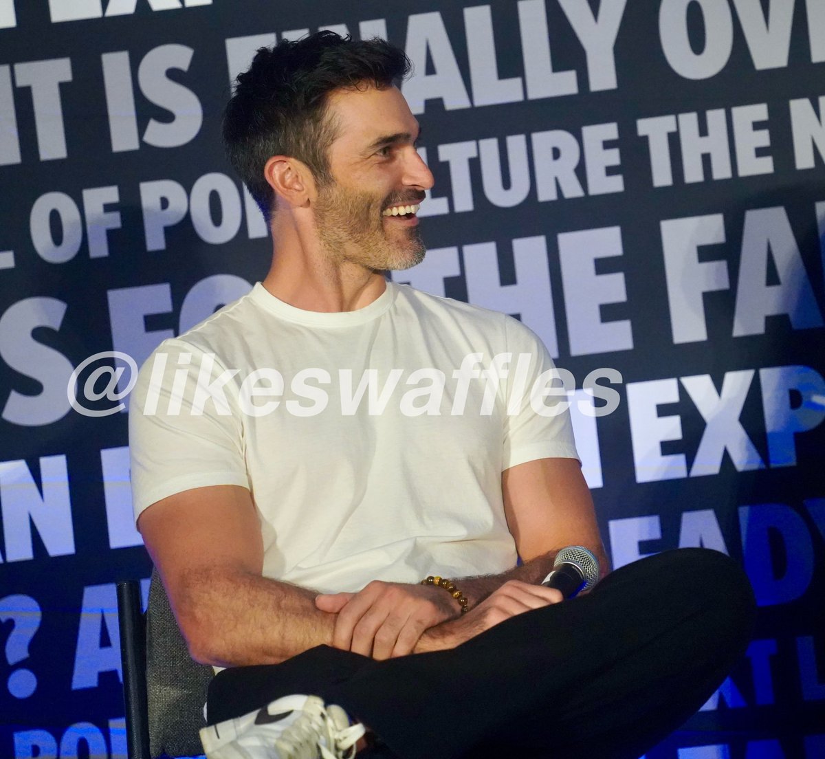 likeswaffles's tweet photo. #TylerHoechlin #DallasFanFest https://t.co/2im1Ro5aWY
