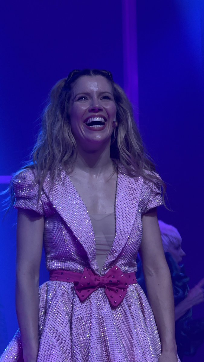 Fui a ver Legalmente Rubia y quiero decir que estoy muy orgulloso de la Elle Woods que nos tocó. Grande Laurita 🫶