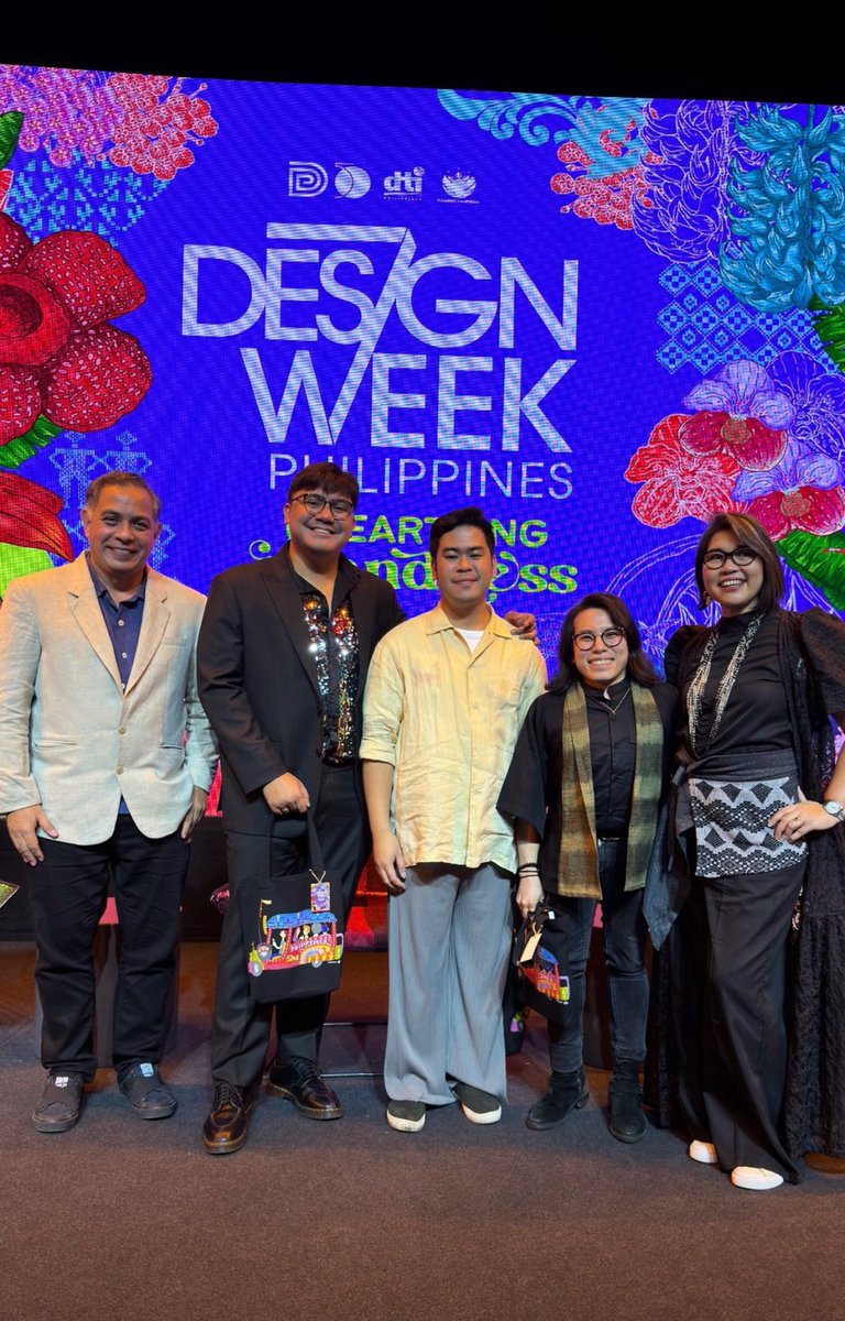 adriandegu's tweet image. MALASAKIT 🤝🏽 ALAGA

Just this weekend, we were able to tell the tale of the triumphant @RightToCareCard — this time in front of the creative community, along with our fellow G-Mark Japan awardees as part of the very successful @DTIDesignCenter&apos;s #DesignWeekPhilippines 2024 🌈