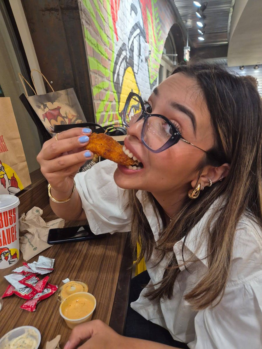 andreadanielamf's tweet photo. Comida y vos y soy feliz.❤️
📍Chicken Guy, Disney Springs https://t.co/T7VcTSyU8A