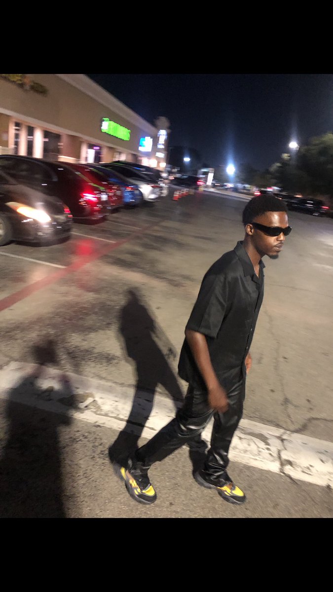 fvmousking's tweet photo. blessed to see 27 ✨🖤 https://t.co/iKEzaarzyU