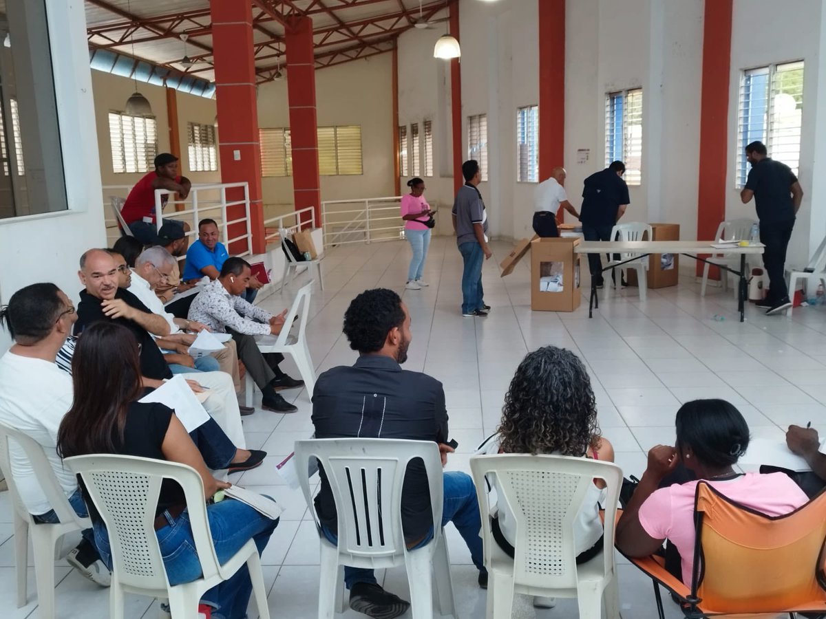 Asiaraf's tweet photo. Hoy me siento contento de ver la gran participación de los compañeros y compañeras del @pldenlinea de la #circ3 De Santiago en la elección de los nuevos miembros del #CC. Hoy puedo decir misión cumplida por trabajo realizado. (1/2) https://t.co/adBBcociq8