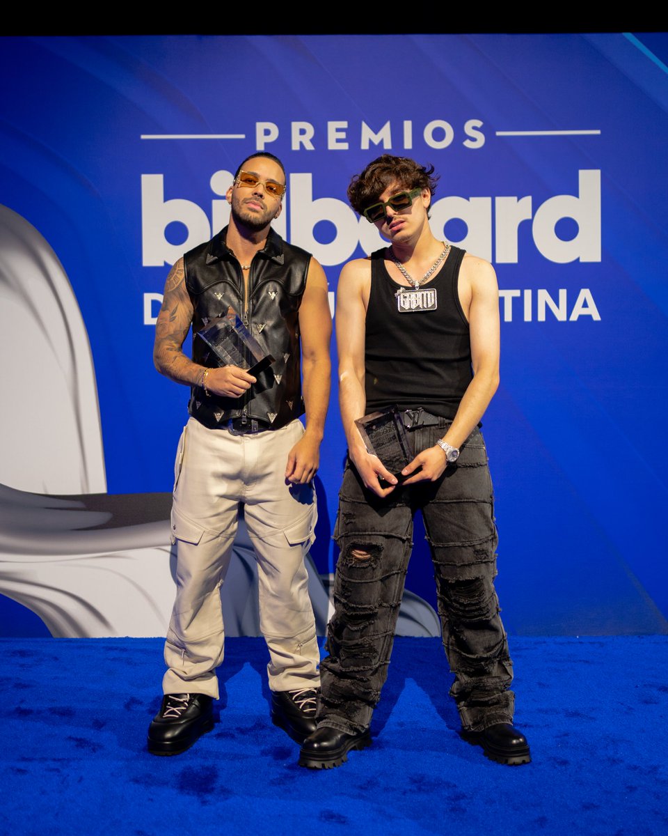 PrinceRoyce's tweet photo. Otra para la historia! Ganamos el vigésimo-quinto Premio Billboard con “Cosas de la Peda”! Lo que más me gusta es unir géneros. Gracias a todos ustedes y a mi hermanito Gabito por su talento. https://t.co/Ig7mJIfbuS