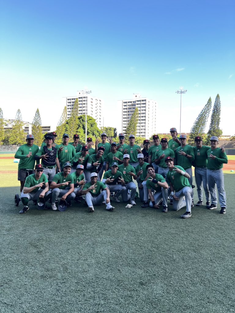 HawaiiBaseball's tweet photo. Your ʻOhana World Series champions…

𝐓𝐄𝐀𝐌 𝐊𝐄𝐋𝐋𝐘 😤

#GoBows https://t.co/2sXv2ZmU2s