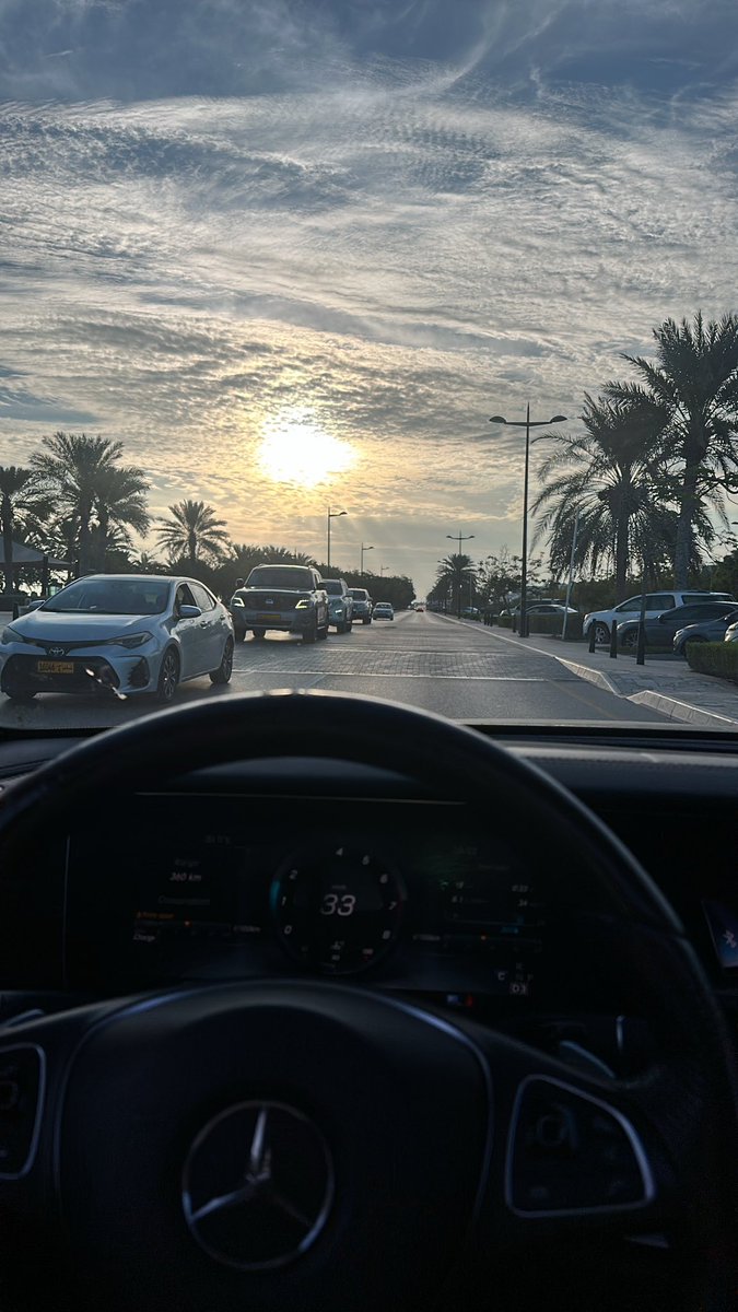 أشرق الصّبح فنظرت للسماء، وتذكّرت عظمة الخالق، وآمنت بقدرته يولج النّهار بالليل، ويولج الليل بالنهار، فسبحان الله العظيم.

#صباح_الخير_والسعاده_للجميع