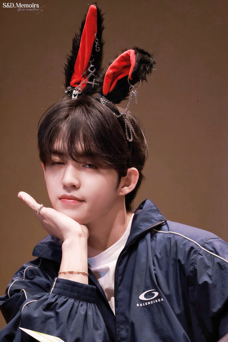 SDMemoirs's tweet photo. 241019
BDM 팬싸

🐰👀✌🏻

#에스쿱스  #SCOUPS 
#승철  #최승철 
#세븐틴  #SEVENTEEN https://t.co/oKIFC9lmJm