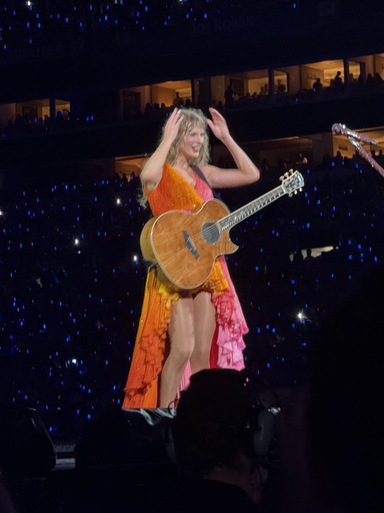 Eras_Resale's tweet photo. NEW DRESS I REPEAT NEW DRESS https://t.co/K5Z3ybMr7c