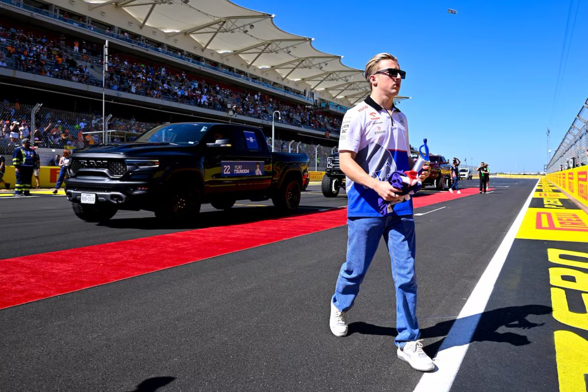 Video_Forensics's tweet photo. New Zealander Liam Lawson drew praise from Red Bull boss Christian Horner after the driver marked his return to Formula One by racing from 19th to ninth in Sunday's US Grand Prix
https://t.co/6niRjfh4a7
#Motorsport #F1 #AustinGP #AustinGrandPrix https://t.co/px5izxGVL5