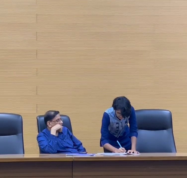 hnsheeesh's tweet photo. Finally, RGNUL comes to the end of almost a month-long resistance. Even though our end goal was not met, the Mediation Committee helped us to reach a middle ground. We, now have, the RGNUL Student Bar Council whose Constitution was signed and approved by the Vice-chancellor. https://t.co/qLKLtO7hr6