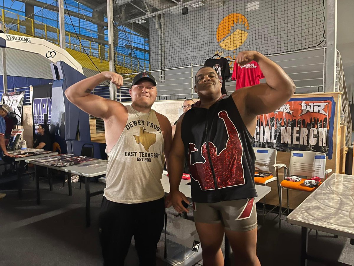 _deweyfrost_'s tweet photo. @RealKeithLee Your my inspiration. This is one of the coolest moments of my life. https://t.co/zDqw72f0y2