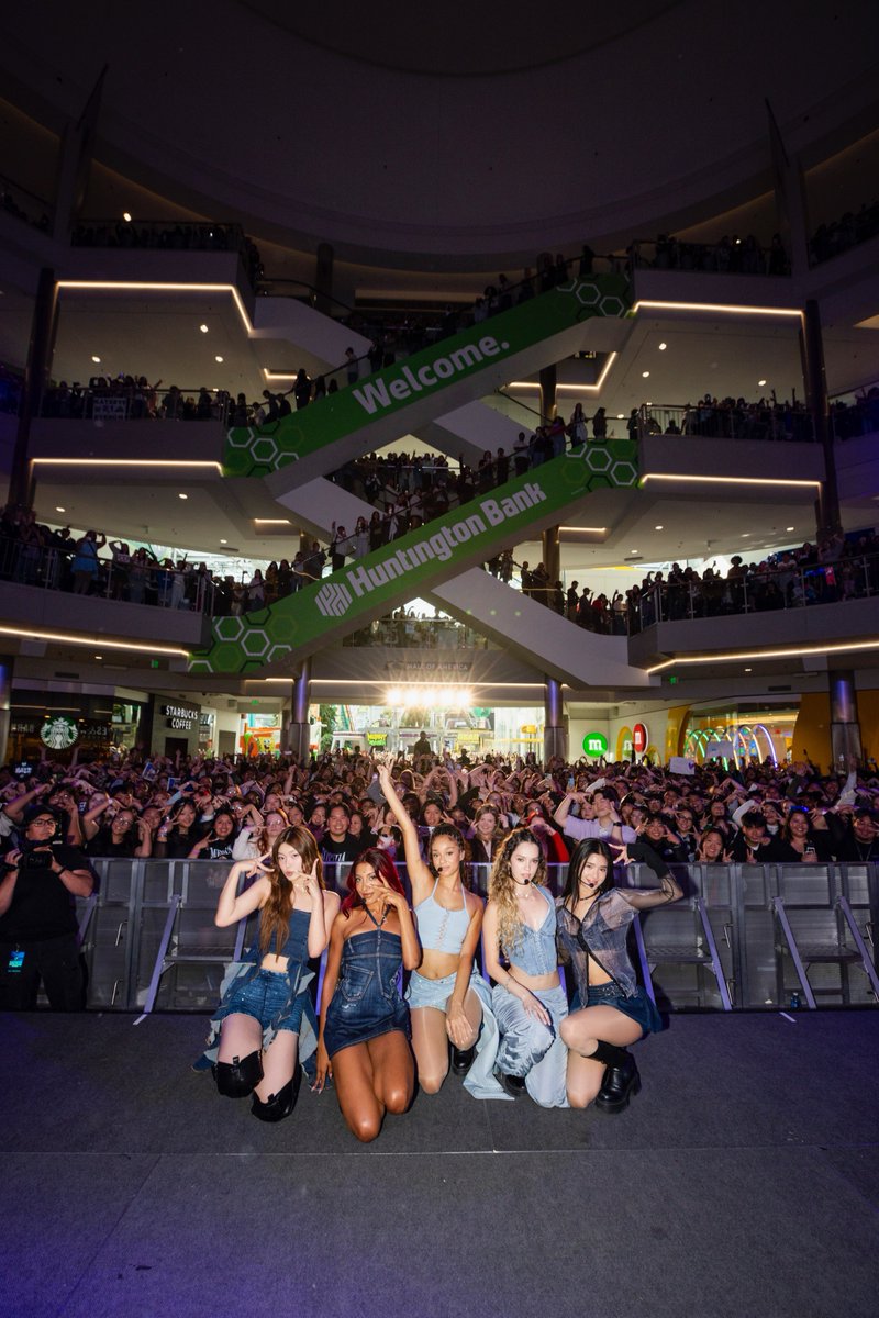 katseyeworld's tweet photo. we had such an unforgettable time! huge love to @mallofamerica  and a big thank you to the EYEKONS who joined us 💗

#KATSEYE #KATSEYE_MallOfAmerica https://t.co/Evxo9ZrDDI