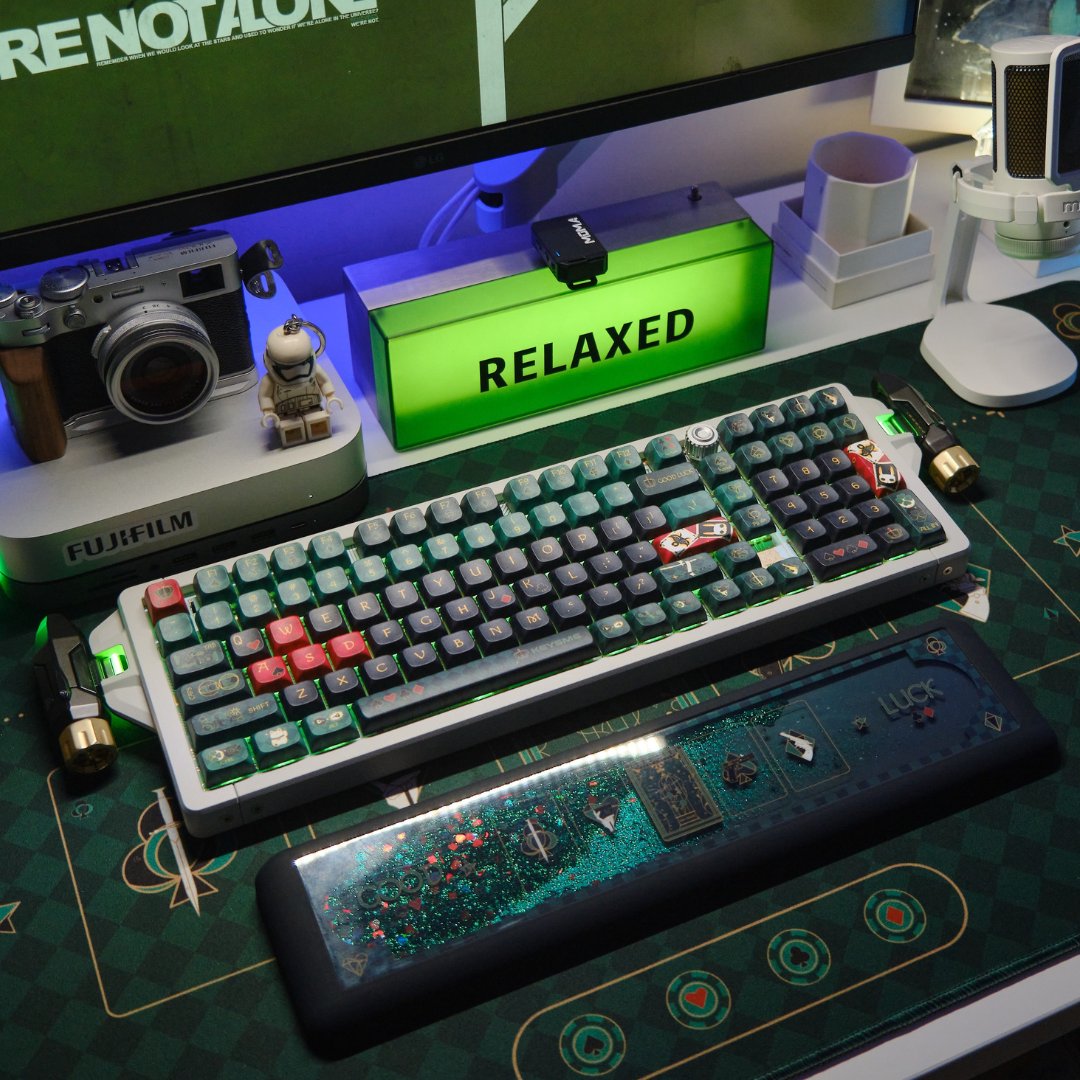 KeysMe_Offical's tweet photo. Introducing our new PBT keycap set - The Green Luck!

Behold the KeysMe AIM04, and showcasing our fancy keycaps, along with the matching wrist rest and desk mat! Just a quick swap to unleash your creativity and luck at your fingertips!

https://t.co/bj0KIVU7nV https://t.co/iAYxjDstnV