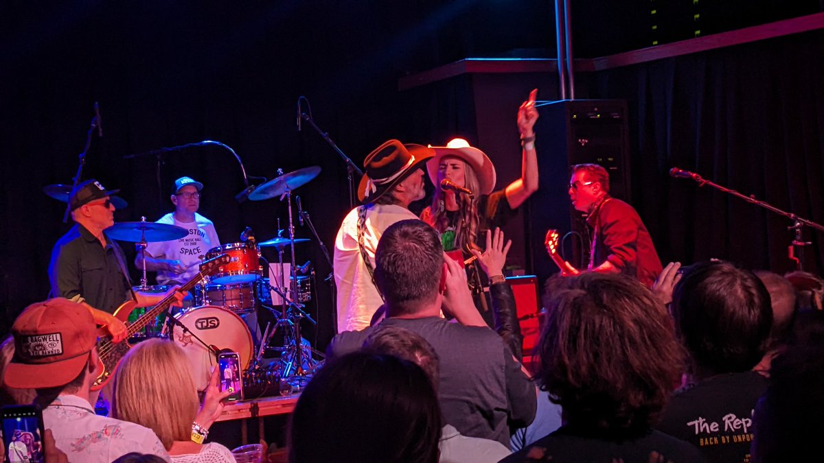 Caleb T. Carr (@calebtcarrphd) on Twitter photo "Sunday Fun" with <a href="/azpeacemakers/">Roger Clyne</a> <a href="/BellsBrewery/">Bell's Brewery</a> lived up to its name.
Fantastic setlist, with lots of requests, covers of American girl and girls just want to have fun, and Dickbird! "Sunday Fun" with <a href="/azpeacemakers/">Roger Clyne</a> <a href="/BellsBrewery/">Bell's Brewery</a> lived up to its name.
Fantastic setlist, with lots of requests, covers of American girl and girls just want to have fun, and Dickbird!