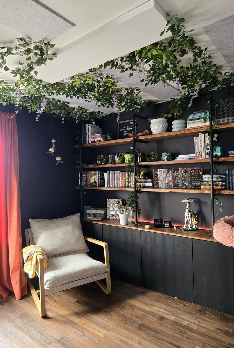 I've been adding some greenery to my office ceiling 😍😍😍