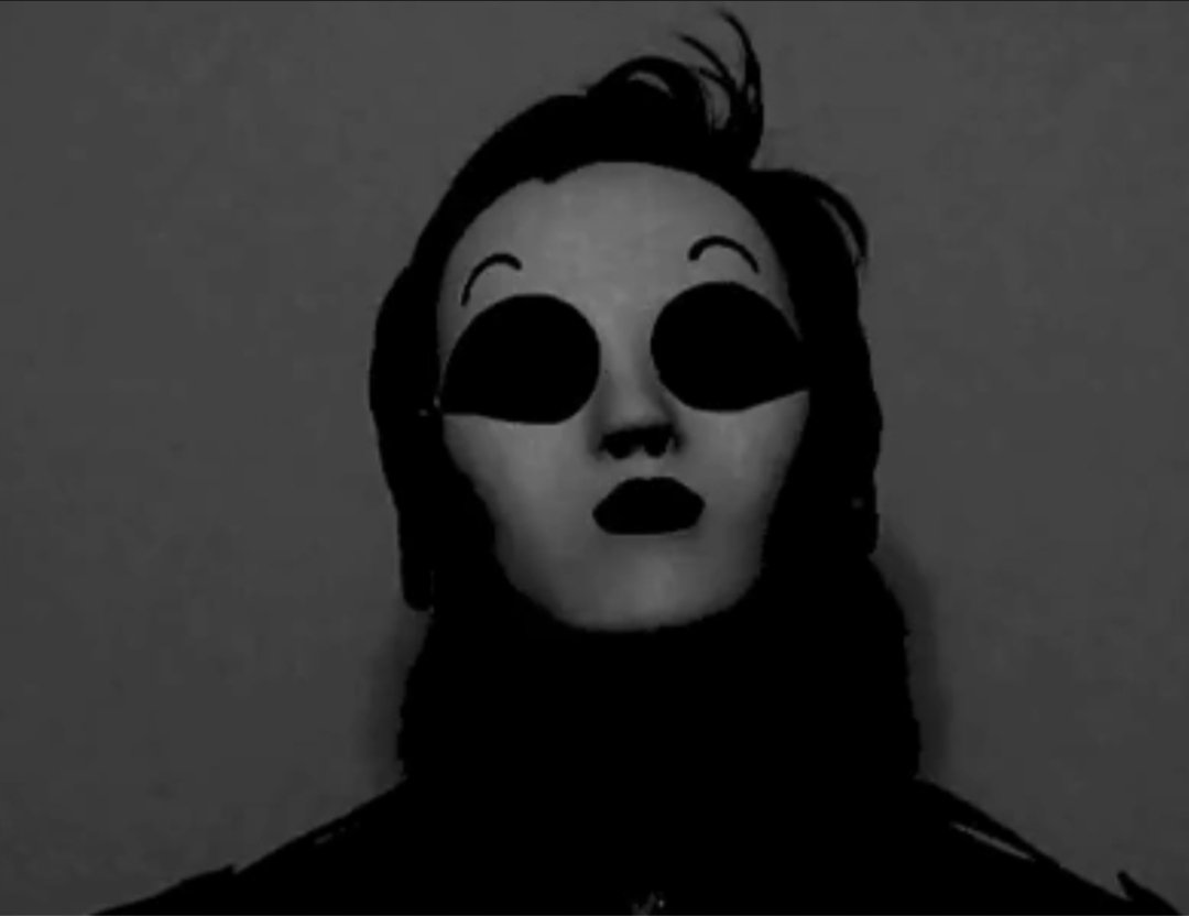 PrintedPult's tweet photo. Day 20 of AA Halloween is my favorite detective and overall character: Bobby Fulbright as Masky from Marble Hornets

#AceAttorney https://t.co/fxmGFZT2xw