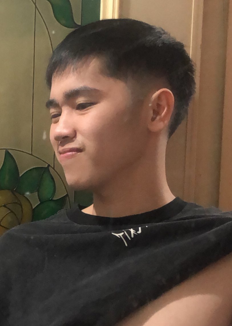 JulsCarable's tweet photo. i luv my new haircut huhu https://t.co/h5Q7kCbuSB