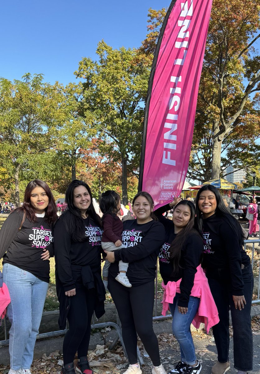 Daysi_TGT's tweet photo. ✨An inspiring day at the #StridesForBreastCancer walk as Team D-469 rallied together for our very own hero, SD Faye. Every step we take is a step closer to a cure. Proud to walk, fight, and support this cause💗 #TeamTarget
#BreastCancerAwareness #StidesforFaye https://t.co/R8Hzf2hU1n