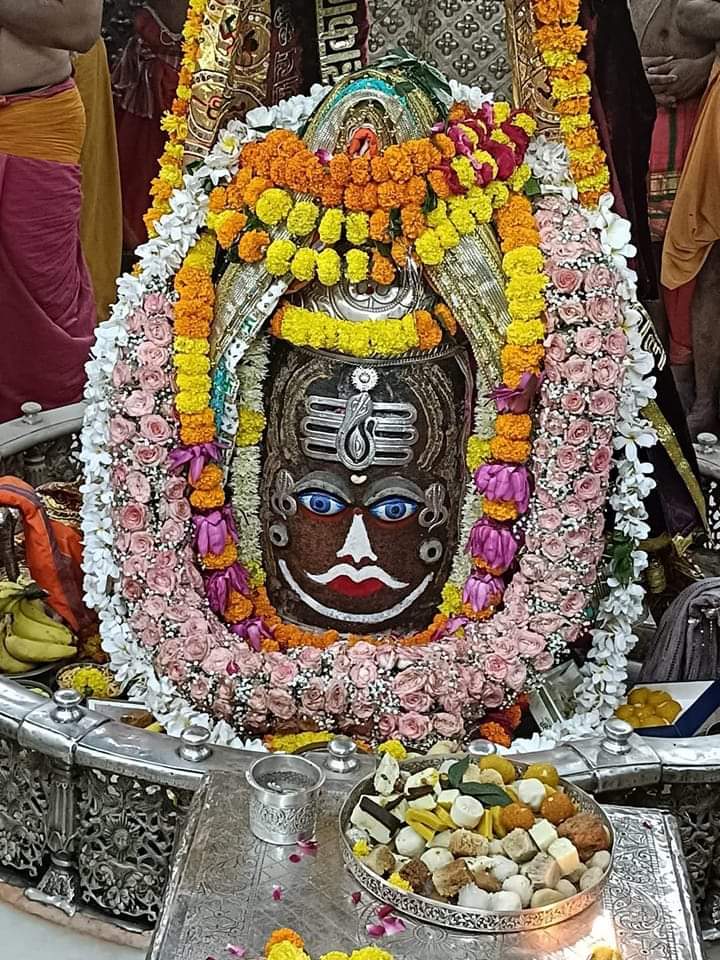 श्री महाकालेश्वर ज्योतिर्लिंग जी के आज के भस्म आरती श्रृंगार दिव्य दर्शन 21.10.2024

#जय_महाकाल_महादेव 
#ॐ_श्री_शिवाय_नमस्तुभ्यम् #ॐ__नमः__पार्वतीपतये