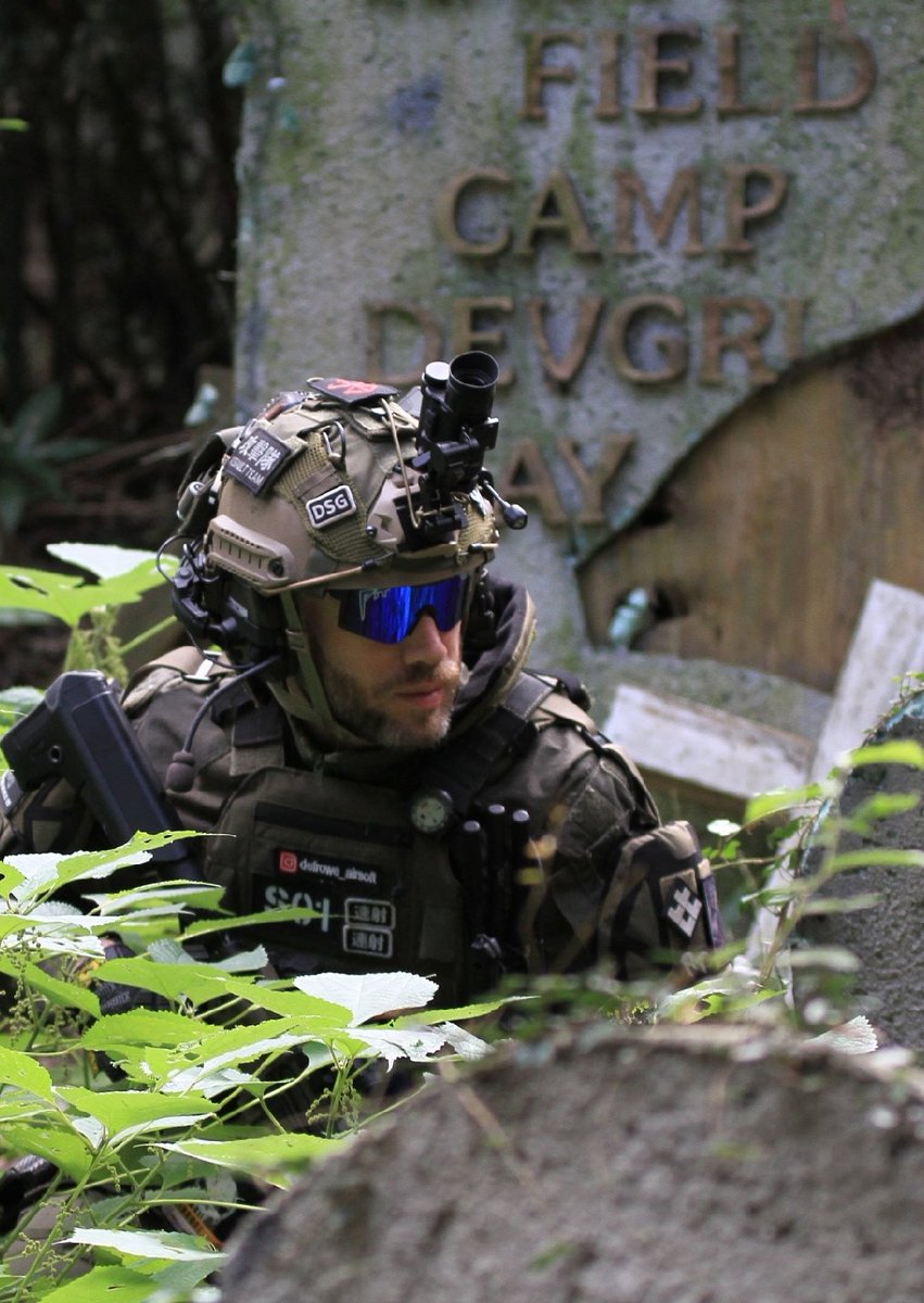 defroweairsoft's tweet photo. キャンプ・デヴグルでのプレーは楽しかった。 リアルな小道具を使って英語でエアソフトをやりたい人はDMを送ってね。#サバゲー #loadout #bomb #explosive #airsoft https://t.co/ZaOwywZDpt