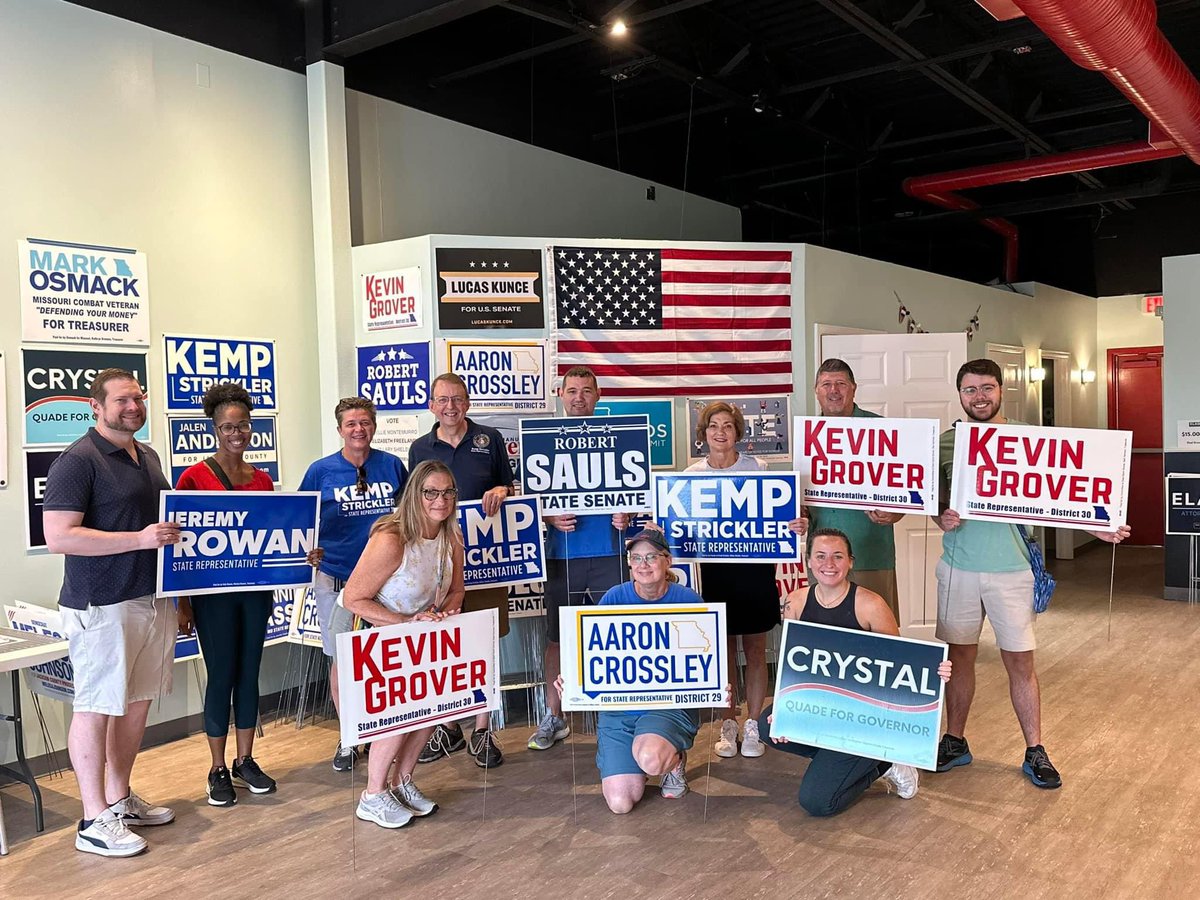Rowan4BS's tweet photo. I am loving this fall weather!!

We have had great conversations at the doors this week. The people are ready for some change!

Message me to join our all star team and/or follow the link to make a donation to help us flip HD31
https://t.co/L4WZwiSkQz
#15days 
#voterowan https://t.co/ZmtKo4YXqn