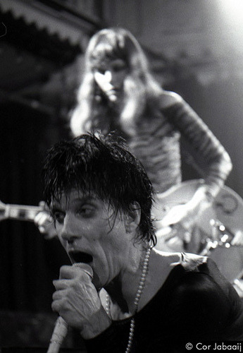 PunkRockStory's tweet photo. In memory of Erick Lee Purkhiser aka Lux Interior, American singer and a founding member of the garage punk band The Cramps, born on this day in 1946, Stow, Ohio

Photo by Cor Jabaaij 

#punk #punks #punkrock #luxinterior #thecramps #history #punkrockhistory #otd https://t.co/GGvLnqCeRV