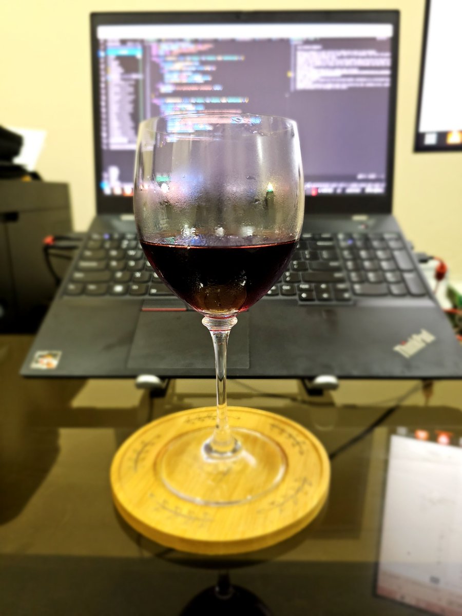 wdmartinez79's tweet image. Una copita de vino y el código pasa nitido #linter #nodejs