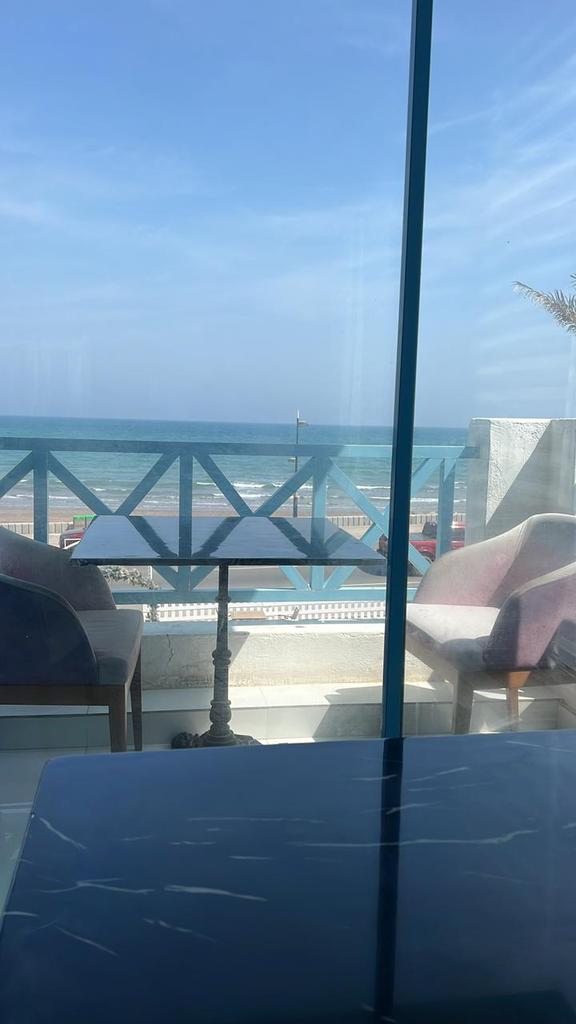 القناعة عدسة
إن لبستها رأيت الحياة جميلة
وإن خلعتها لن يملأ عينك أي شيء.                                                                #صباح_الخير 🧡