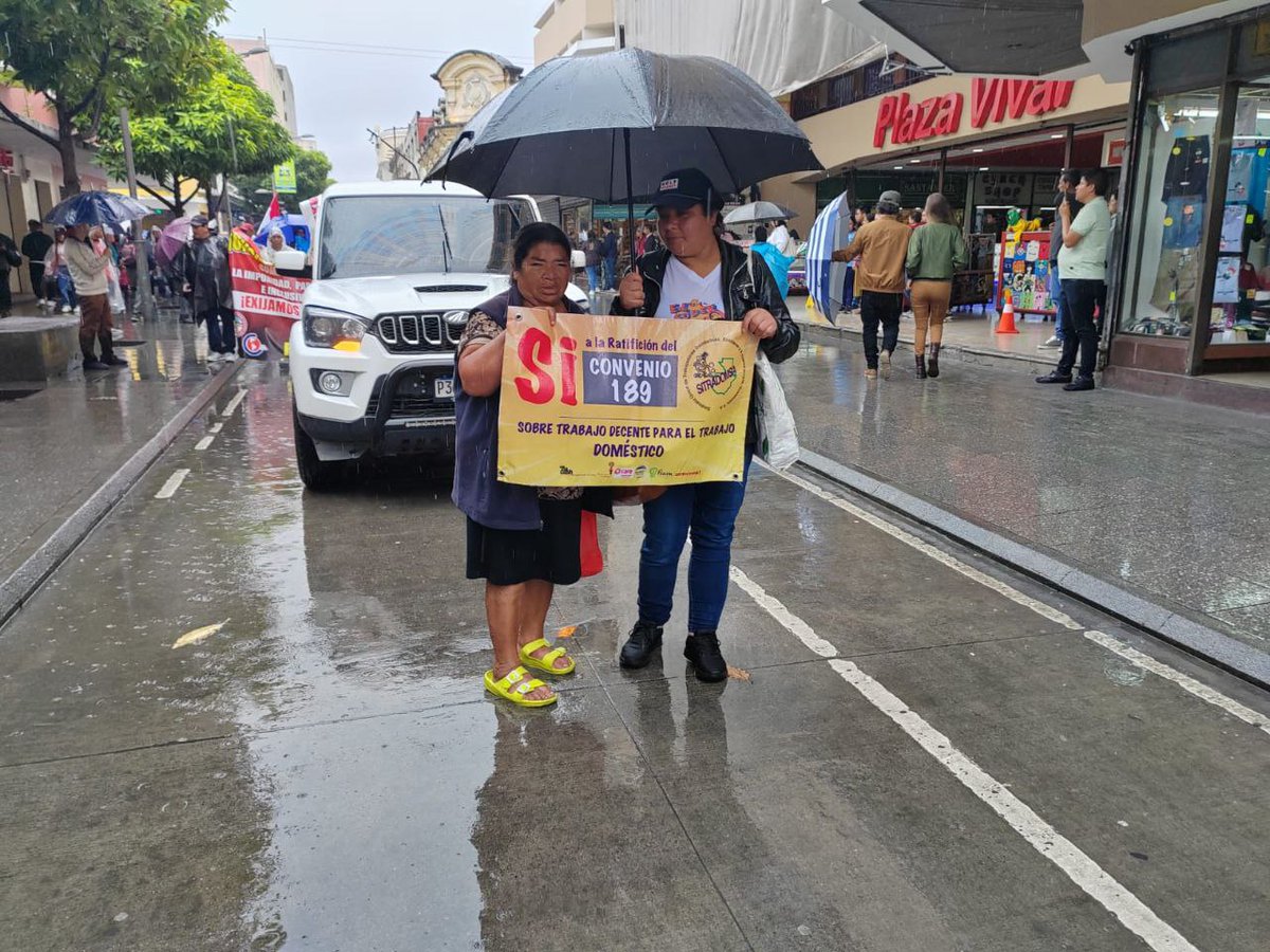 #Incidencia| El día de hoy participando en la marcha conmemorativa del 20 de octubre.

👉🏽Hoy más que nunca los ideales de la revolución deben estar presentes, para la ratificación del convenio 189 de la OIT.

👉🏽Sitradomsa, presente por una mejor Guatemala.

#trabajadorasdelhogar