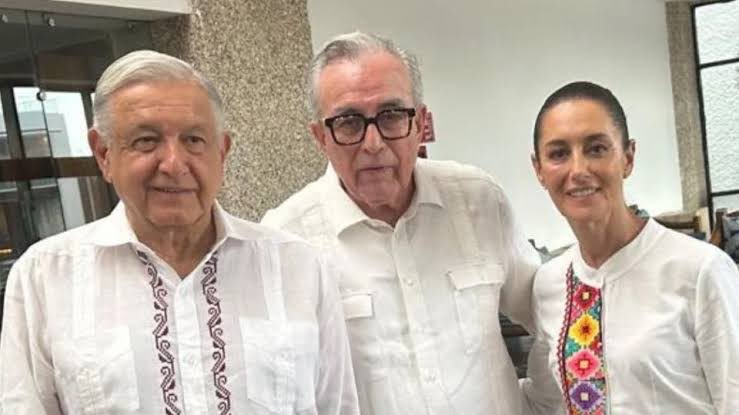 bereaguilarv's tweet photo. Detrás de #RochaMoya siempre estuvo López y hoy el narcogobernador es arropado por Sheinbaum. 

Fue él quien ultimó a Héctor Melesio Cuen y preparó el montaje de la agresión en la gasolinera. Para rematar, entregó a #ElMayo en bandeja de plata a los Chapitos para que lo capturaran en EU

Pero el único criminal es #GarcíaLuna, la culpa toda es de Calderón y el rey del montaje es Loret. Ajá